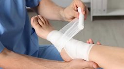 Dịch vụ rửa vết thương tại nhà ở TP.Hồ Chí Minh của phòng khám gia đình Việt Úc
