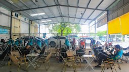 Cà phê võng phiên bản plus: Chỉ 30.000 đồng mà vừa uống nước, vừa sạc xe điện, vừa có chỗ tắm đang gây sốt ở TP.HCM
