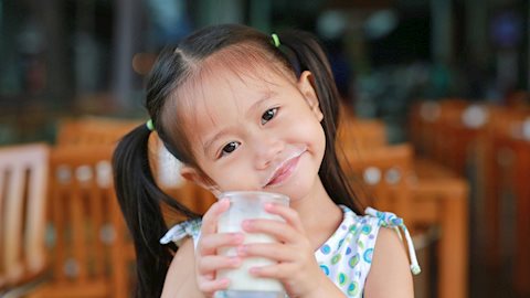 Ra mắt sữa tươi Moozi “chuẩn 10 không ưu việt, khác biệt từ thiên nhiên”