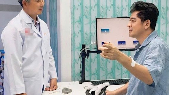 Bác sĩ nói về tình trạng nghệ sĩ Huỳnh Anh Tuấn sau đột quỵ