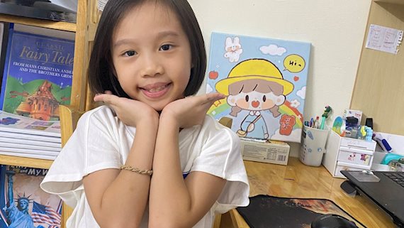 Chị gái tiểu học dạy em trai tiếng Anh gây bão TikTok: Lộ năng khiếu từ 4 tuổi, accent chuẩn, phong thái chuẩn "giáo viên tương lai"