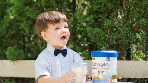 Giá sữa công thức cho trẻ: Bài toán nan giải cho mẹ muốn tăng cường dinh dưỡng cho con