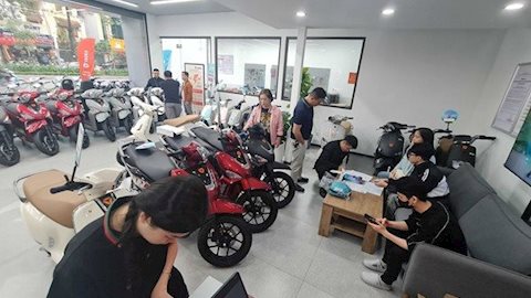 OKXE tung chính sách hỗ trợ người dùng trong xu hướng chuyển dịch từ xe xăng sang xe điện