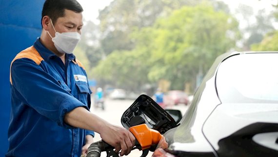 Trước biến động giá xăng dầu toàn cầu, Bộ Chính trị chỉ đạo loạt giải pháp mạnh ổn định thị trường