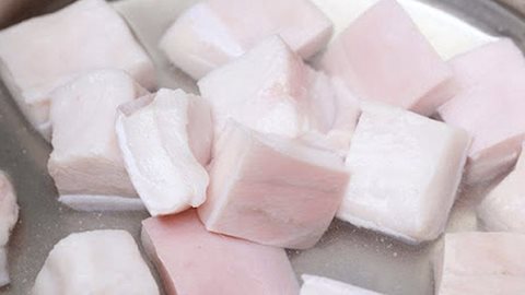 Người phụ nữ 57 tuổi dùng mỡ lợn nấu ăn suốt 3 năm, đi khám sức khoẻ bác sĩ ngạc nhiên hỏi: "Chị đã làm gì?"