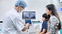 Sai lầm phổ biến của nhiều cha mẹ: Đợi con thay hết răng mới chỉnh nha